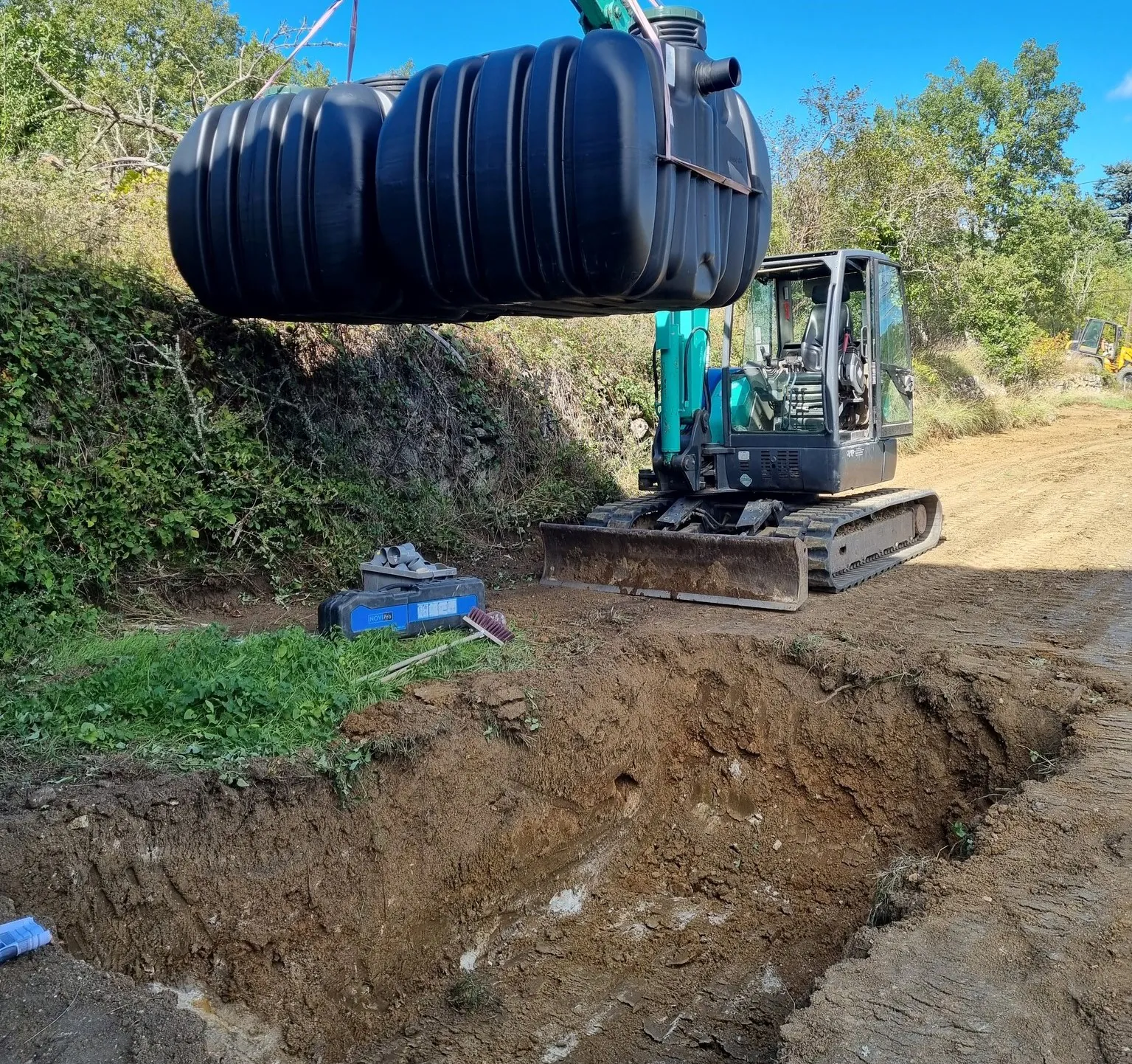 Assainissement, pose d’une fosse toutes eaux de 3000L, chantier Chassain TP