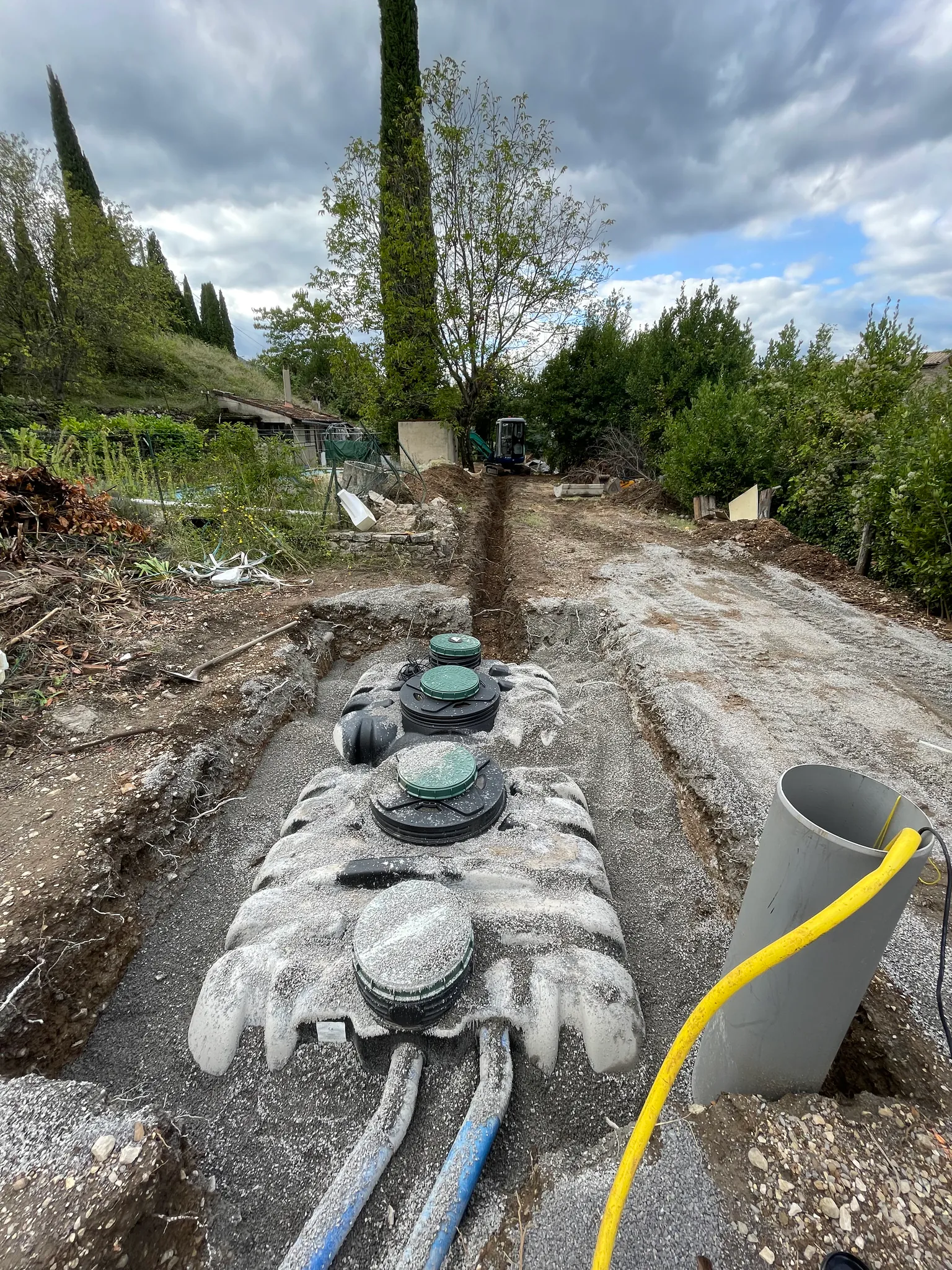 Assainissement, pose d’une fosse toutes eaux de 3000L, chantier Chassain TP