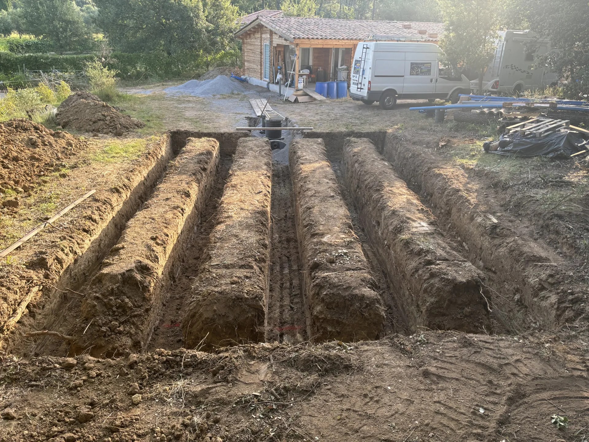 Assainissement, pose d’une fosse toutes eaux de 3000L, chantier Chassain TP