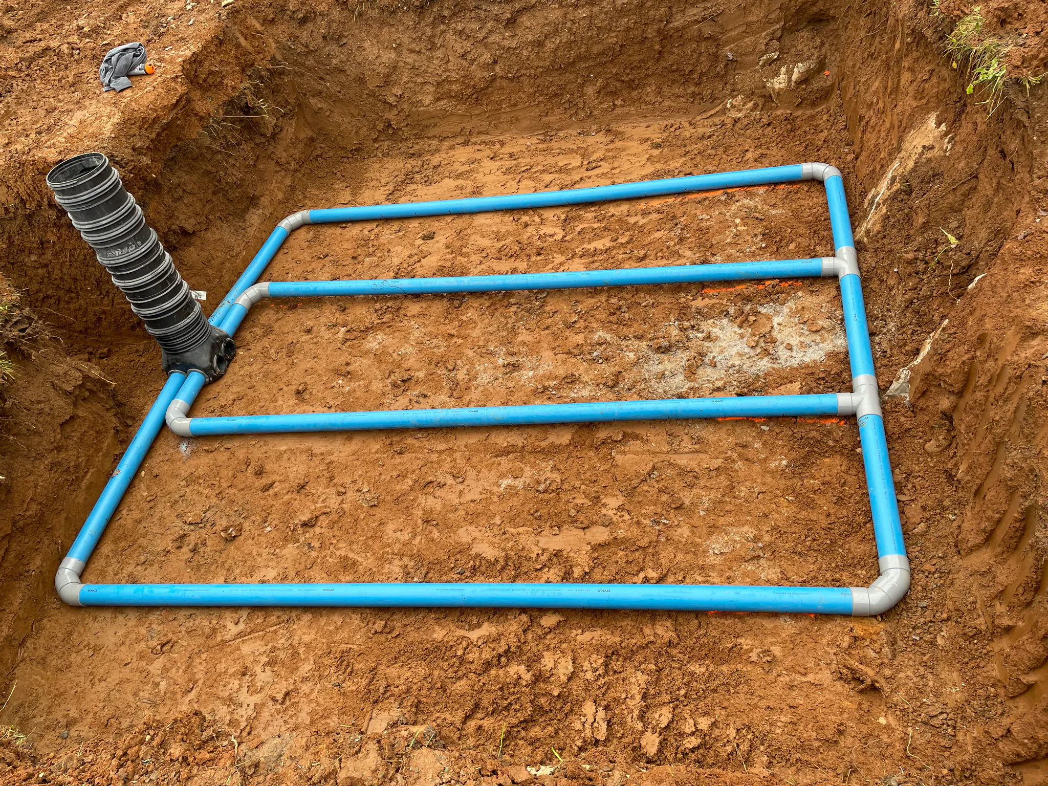 Assainissement, pose d’une fosse toutes eaux de 3000L, chantier Chassain TP