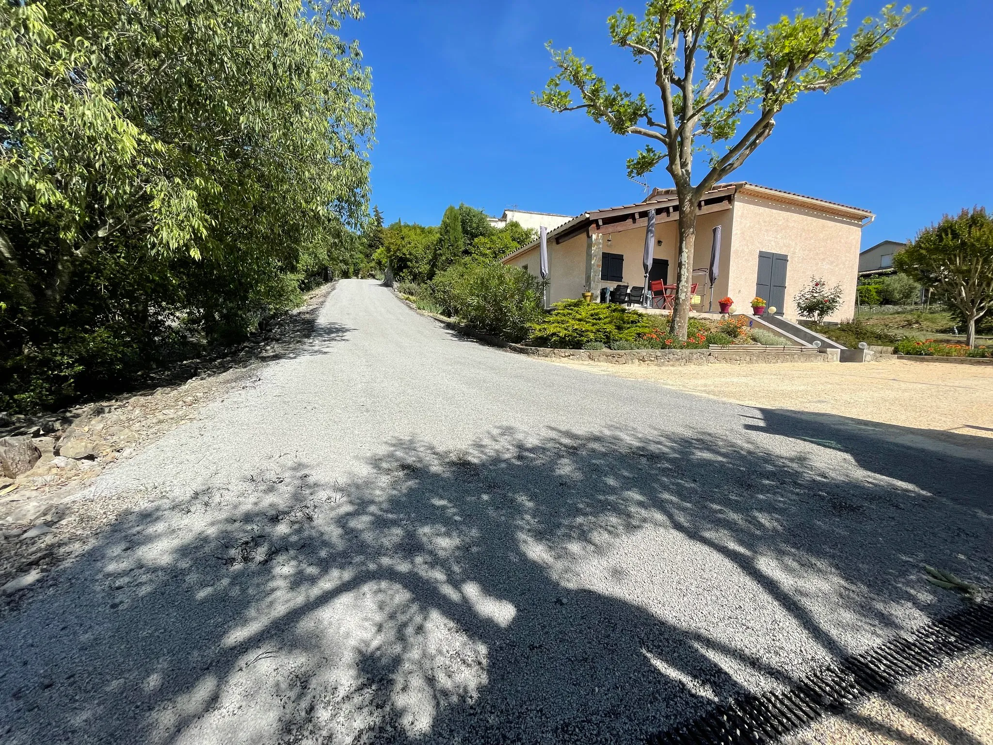 Goudronnage, chantier réalisé par Chassain TP en Sud Ardèche
