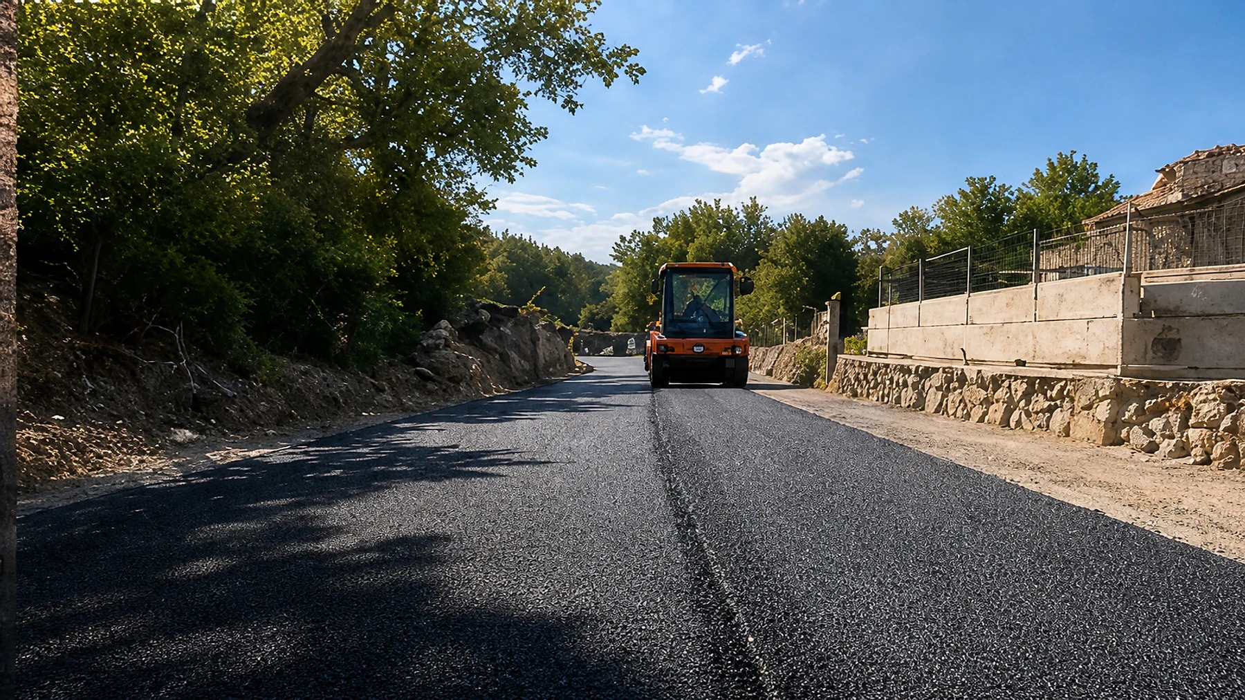 Chemin d’accès goudronné en bicouche par Chassain TP